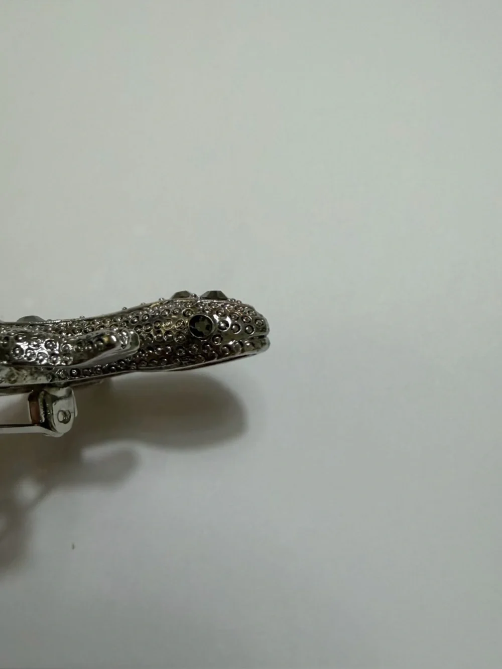 Vintage Liz Claiborne Gecko Lizard Gemstone Silver Toned Brooch Pin